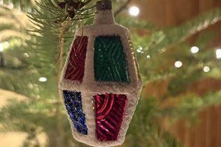 Vánoce v barvách socialismu: Mezi ideologií, sháněním a tichou radostí - Médium.cz